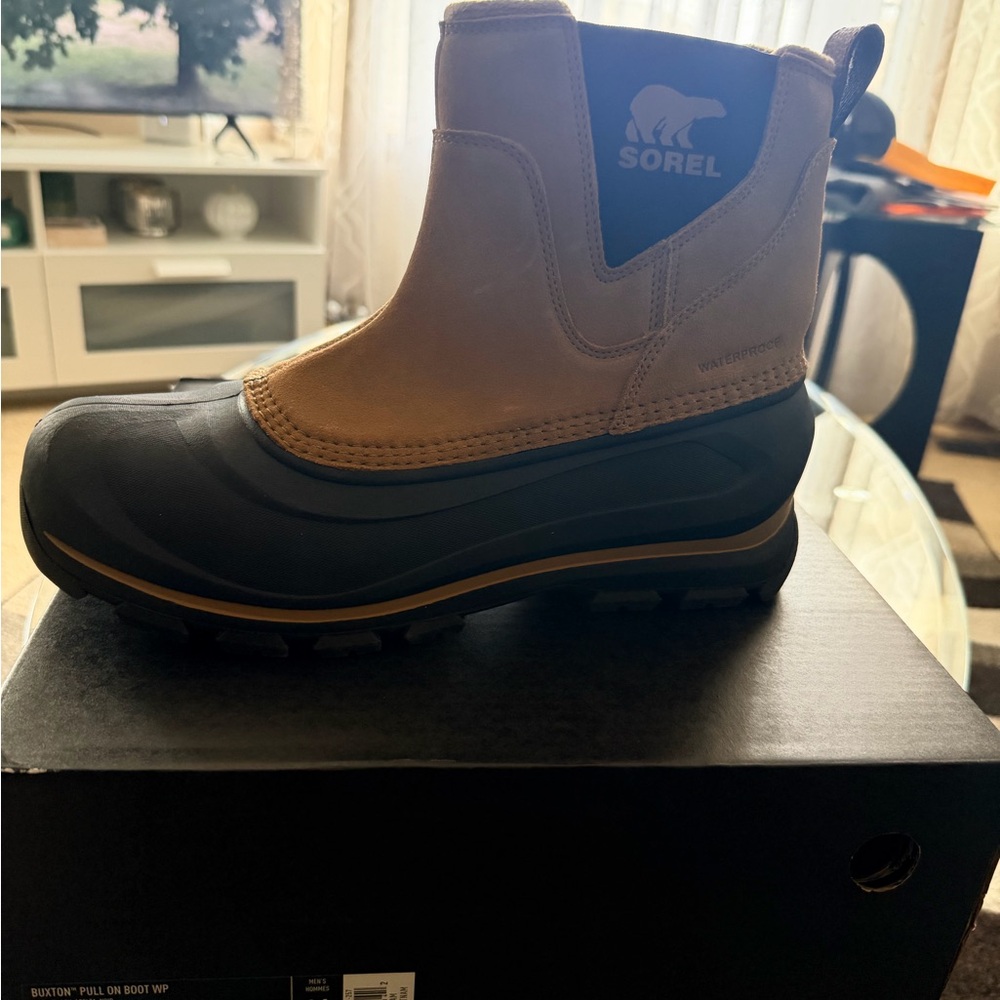 Men Sorel Tan and Black Waterproof boots size 11